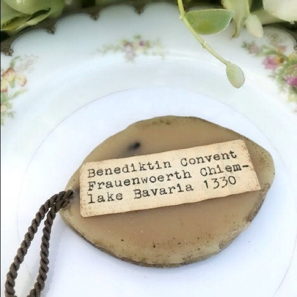 Vintage Bee’s Wax Religious Pendant - Picture 3 of 5